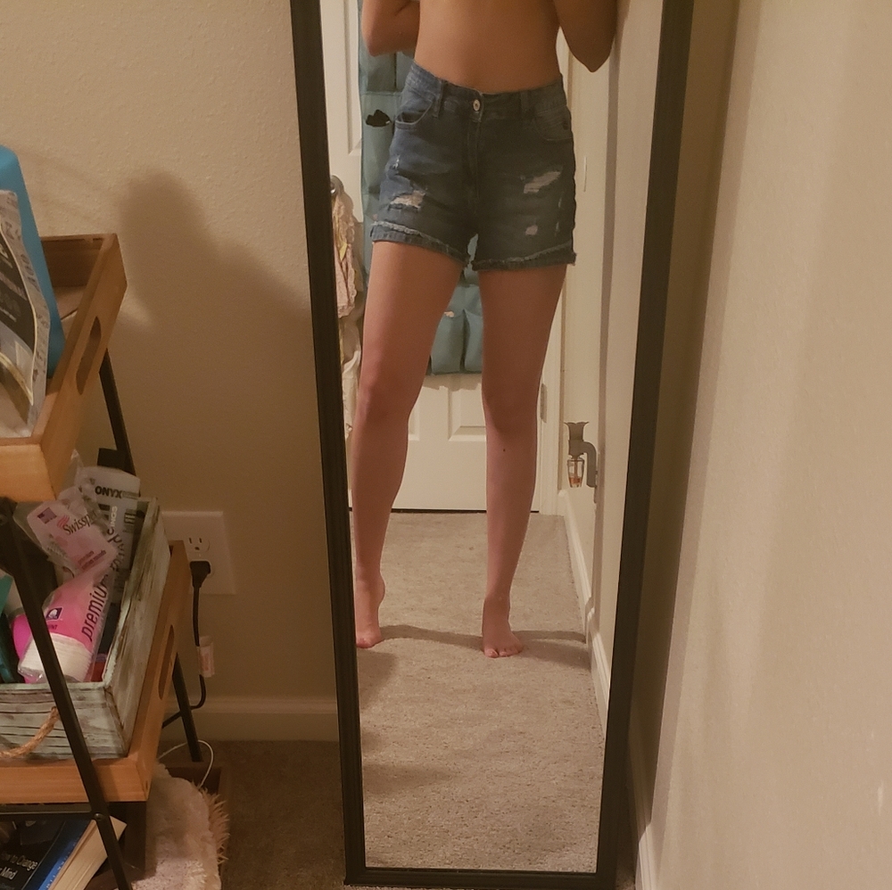 Torn Jean shorts 🌻